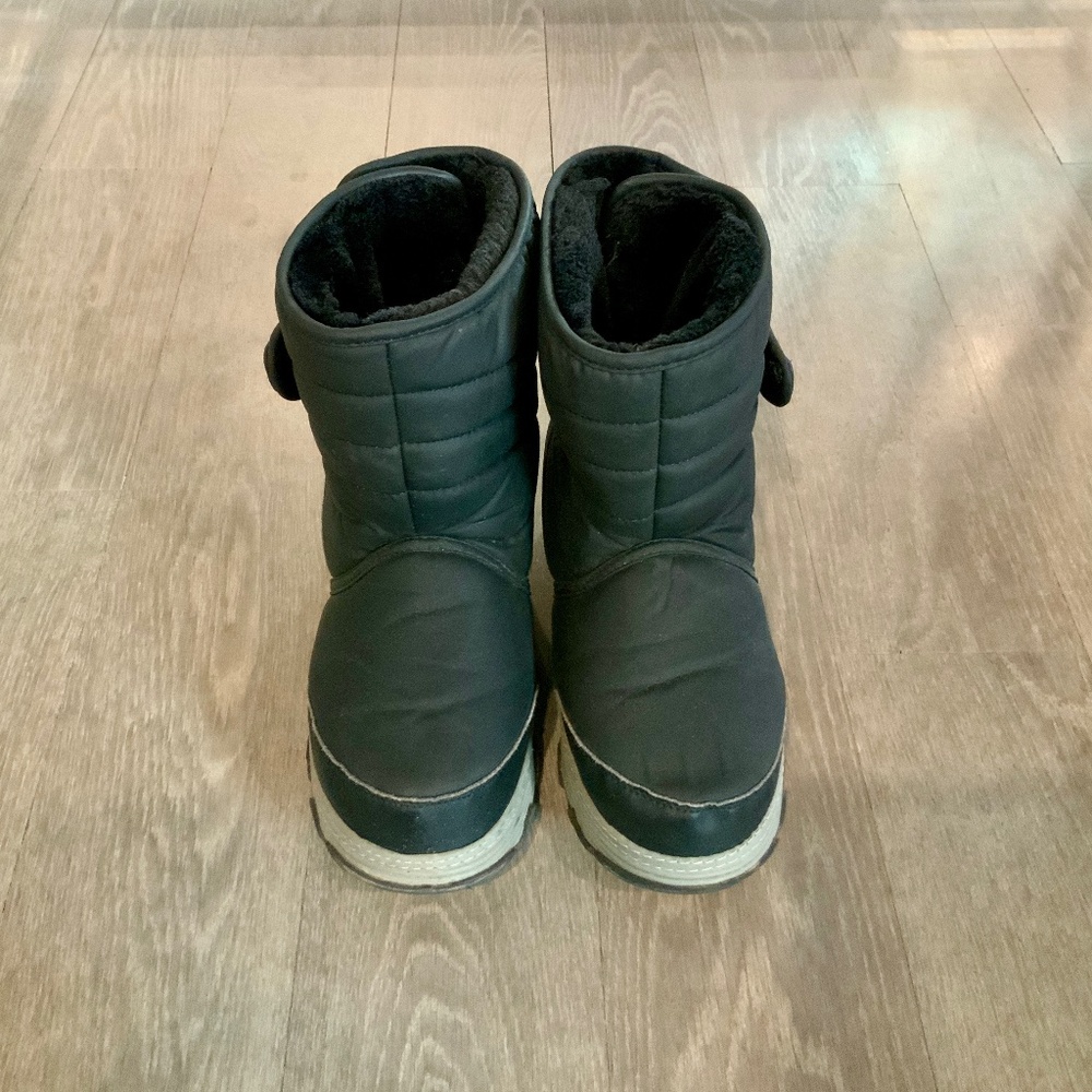 Khombu Women’s Black Winter Puffy Boots Size 5